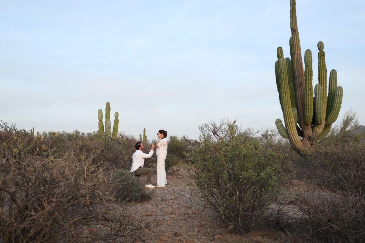 Paloma y Manuel en el desierto